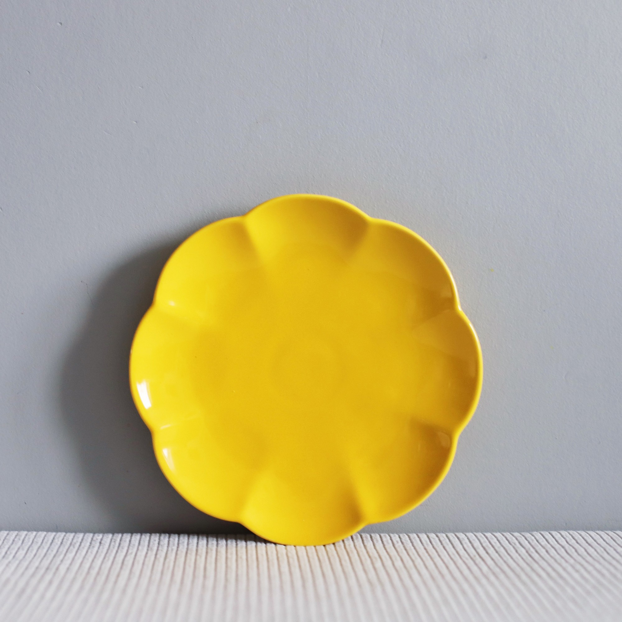 Тарелка десертная "Цветок" (19 см), желтая